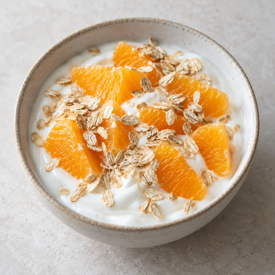 Yogur natural con naranja y avena
