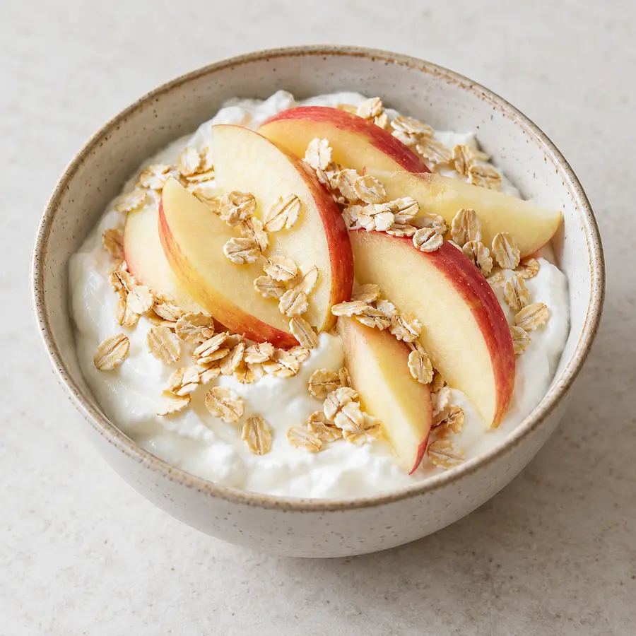 Queso fresco batido con manzana fresca y avena